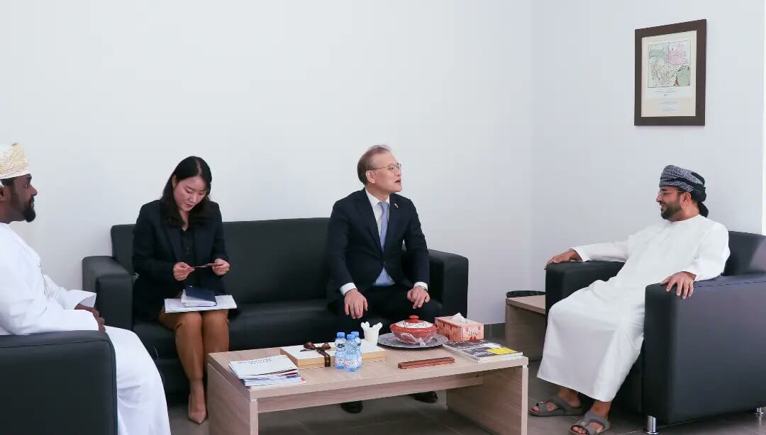 Meeting with Kim Ki-ju, the Ambassador of the South Korean Republic.